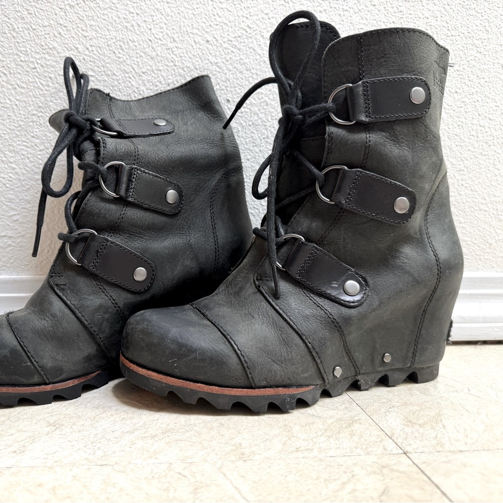 SOREL Women's Black Wedge Boots